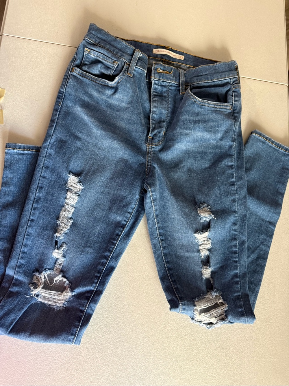 Levi’s 720 High Rise Super Skinny Distressed Jeans Size 27